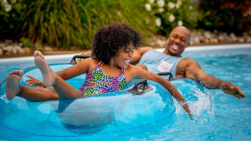 Couple having a blast in the Wave Pool