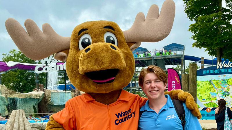 Maintenance worker and Moose